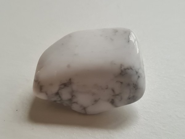 Pierre howlite blanche